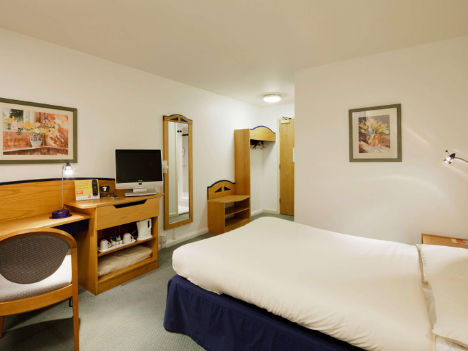 Bedroom 2, Ibis Preston North, Lancashire