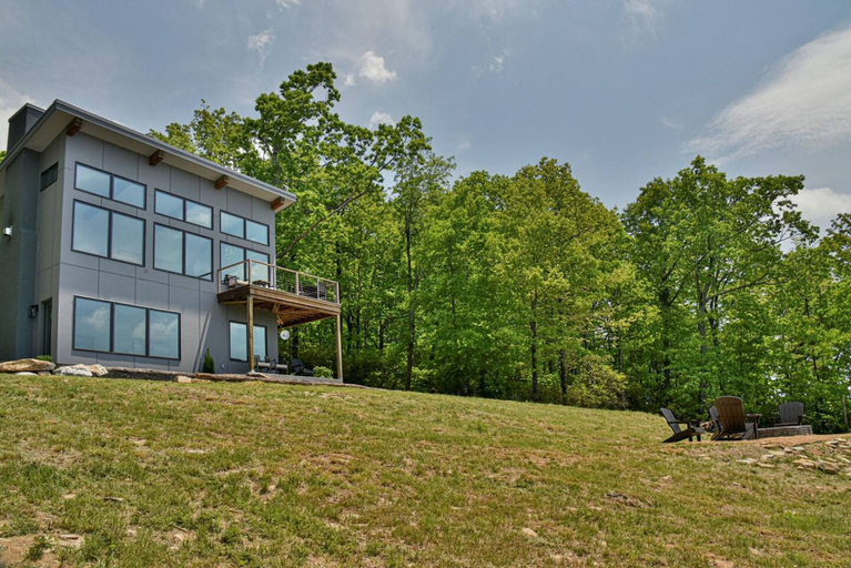 Exterior & Views 2, High Cliffs, Buncombe