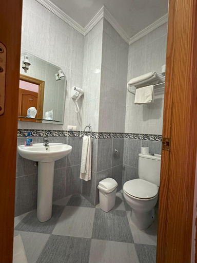 Others 5, Hostal Avenida, Almería