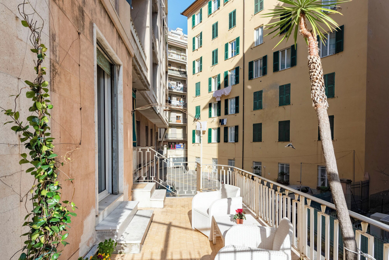Others 4, Cute flat with terrace, Genova