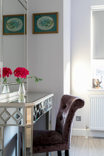 Room 3, Penthouse Brand new on Cromwell Road, London