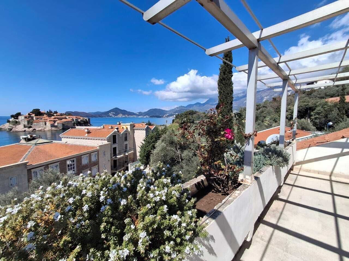 Others 4, Apartments Andjus