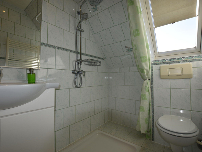 Bathroom 3, Wohnung in Kropelin - ehemals TUI Ferienhaus, Rostock