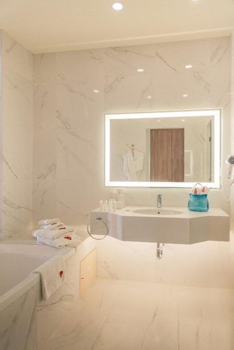 Bathroom 4, Hotel Saint Georges Beirut, Beirut