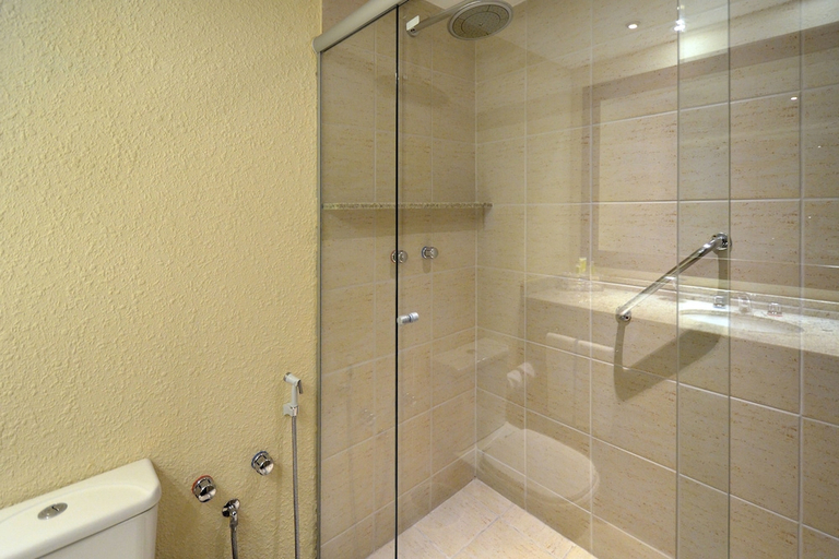 Bathroom 4, Quality Hotel Curitiba, Curitiba