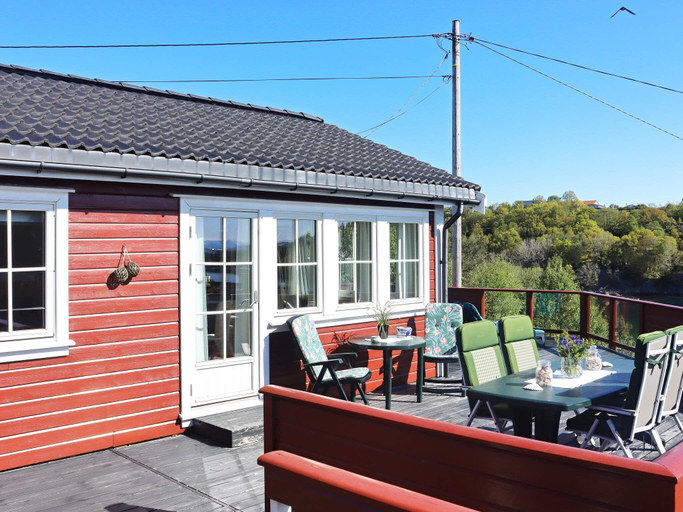 Others 2, person holiday home in KLOKKARVIK, Sund