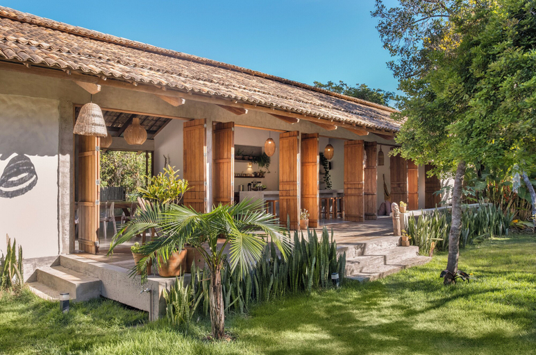 Exterior & Views