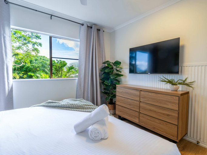 Bedroom 4, Leaf Luxe - 9 Pools BBQ Gym, Cairns