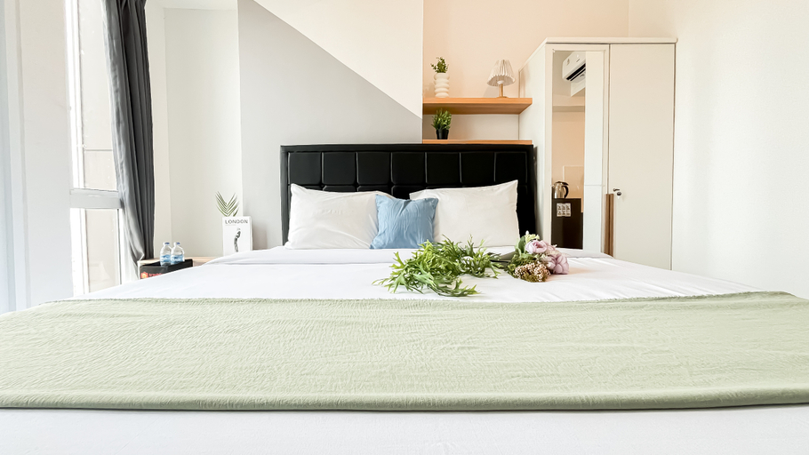 Bedroom 3, Well Designed Studio at Tokyo Riverside PIK 2 Apartment By Travelio, Tangerang