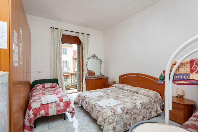 Bedroom 3, Grotta di Rita, Torino