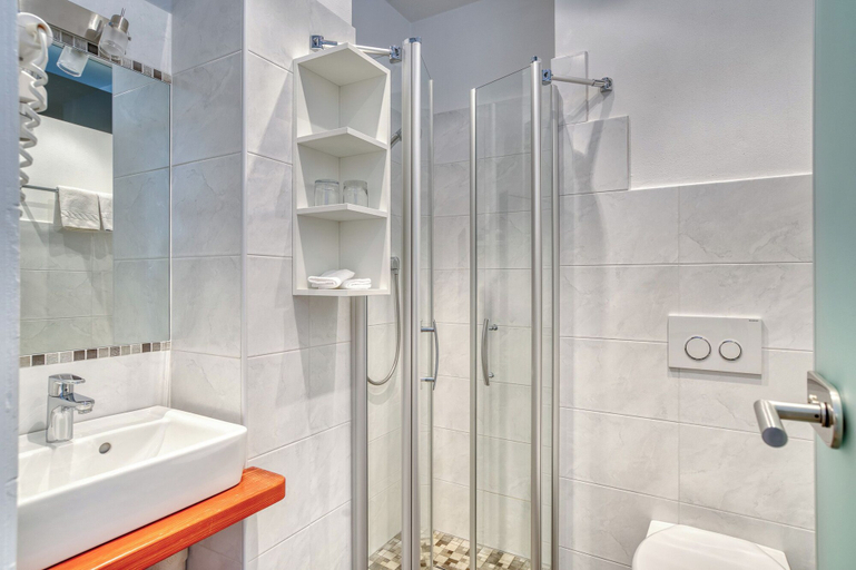 Bathroom 5, Berghaus Rosengarten, Bolzano