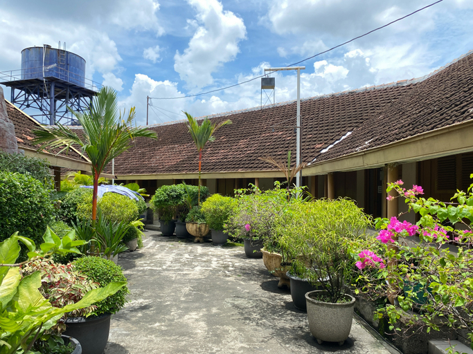 Exterior & Views 2, Hotel Maerakaca Tugu Yogyakarta Mitra RedDoorz, Yogyakarta