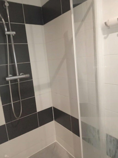 Bathroom 5, Ker Animheart, Haute-Garonne