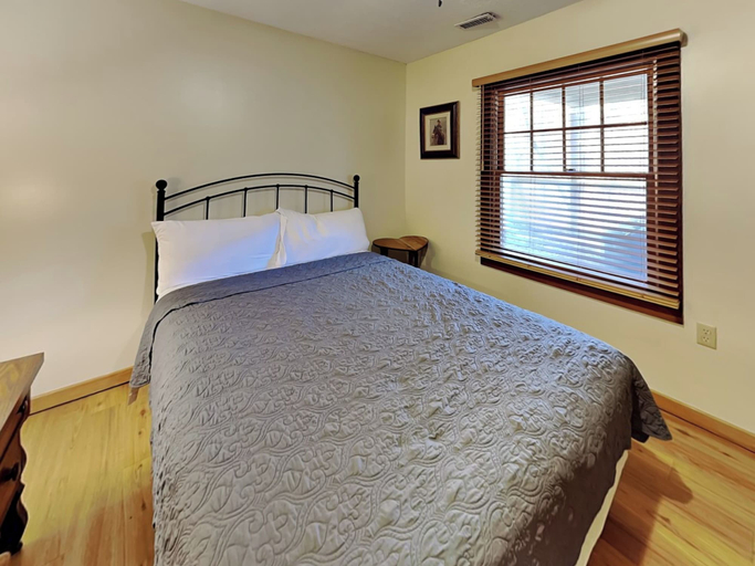 Bedroom 3, Alexander's Lookout by Jackson Mountain Rentals, Sevier