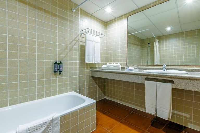 Bathroom 5, Hotel Best Alcazar, Granada