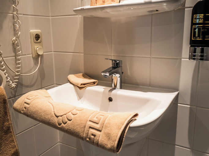 Bathroom 5, Wetzlarer Hof Hotel & Restaurant, Lahn-Dill-Kreis