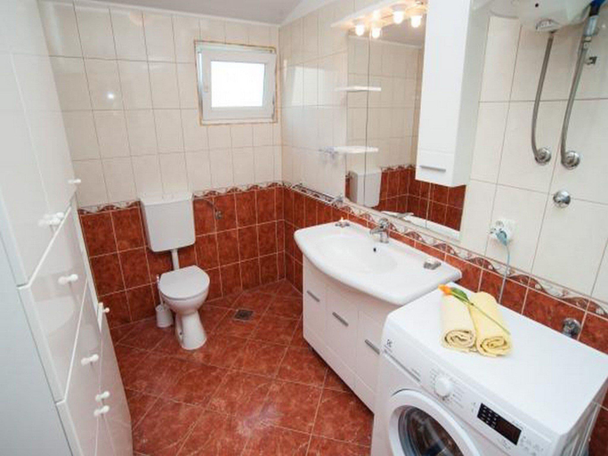 Bathroom 2, Apartment Spalato - Three Bedroom Apartment with Terrace, Bibinje