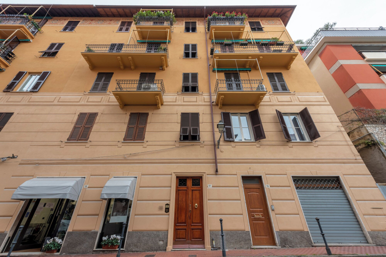 Exterior & Views 2, Inviting 2-bed flat near the beach, Genova