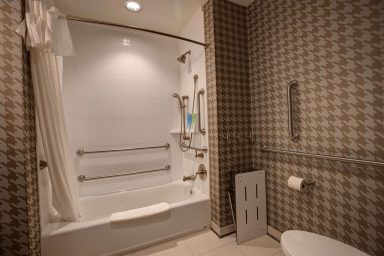 Bathroom 13