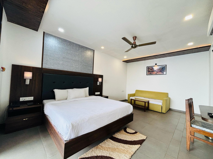 Bedroom 2, MOUNTAIN BREEZE RESORT, Satara