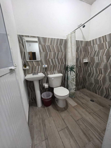Bathroom, Posada Coral, Dist. Pochutla