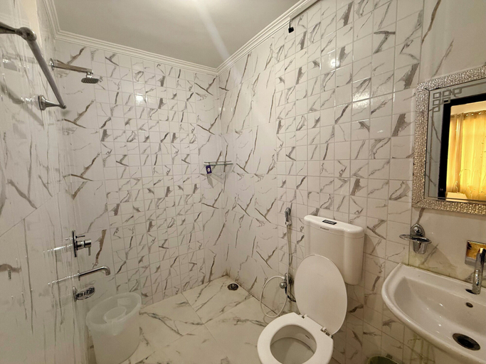 Bathroom, Hotel Alif Stay, Srinagar