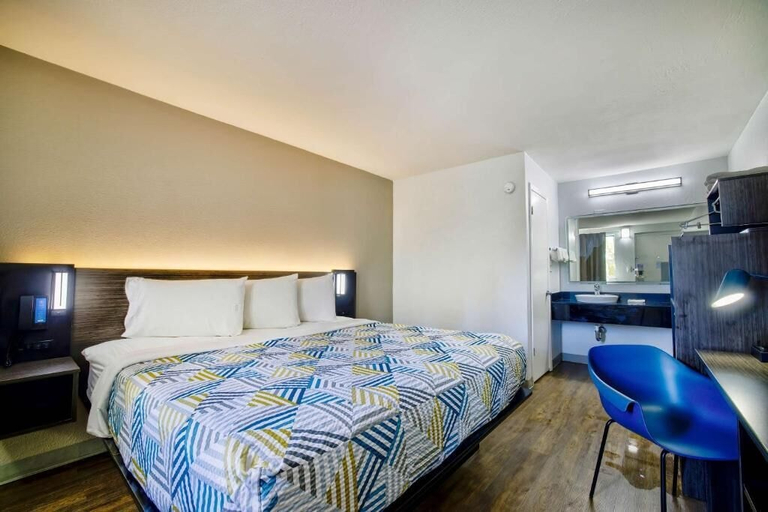 Bedroom 5, Motel 6 Jackson, MS - Southwest, Hinds