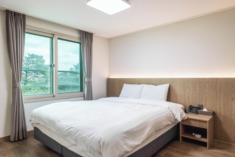 Bedroom 2, Kensington Resort Jeju Hanlim, Jeju