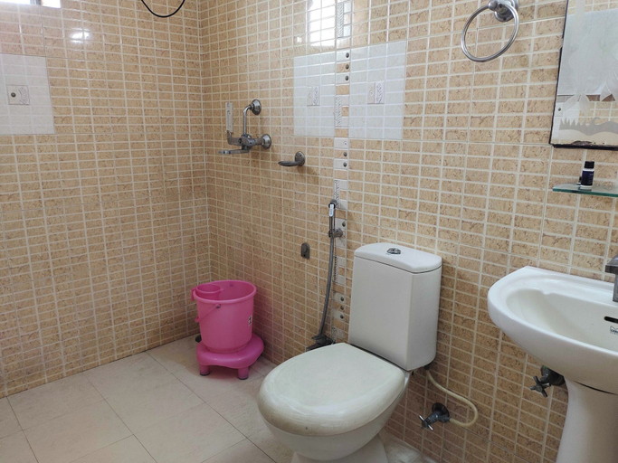 Bathroom 3, Hotel Maharani Resort & Bar near Jaipur Airport, Jaipur