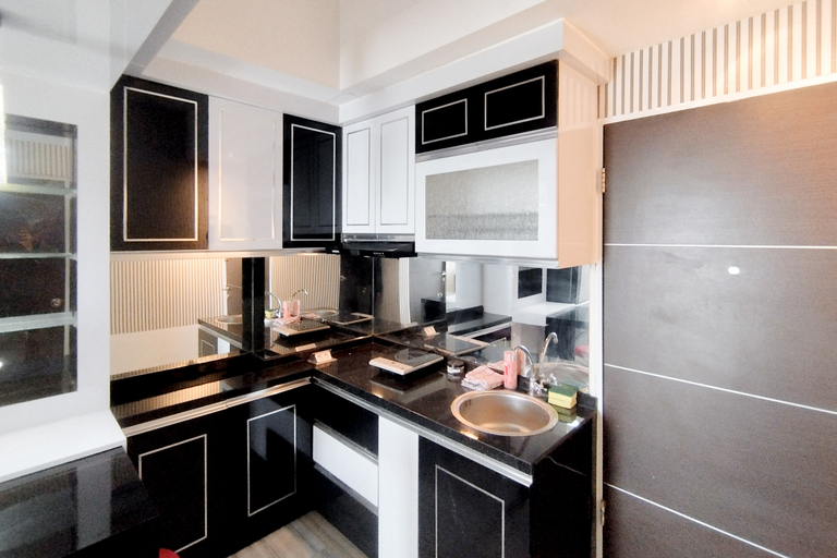 Others 4, Monochromatic Modern 1BR at Tamansari Prospero Sidoarjo Apartment By Travelio, Sidoarjo