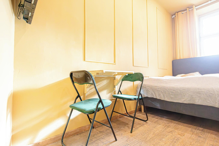 Bedroom 2, 4BR Apt for 10P Walk to Westbahnhof, Wien