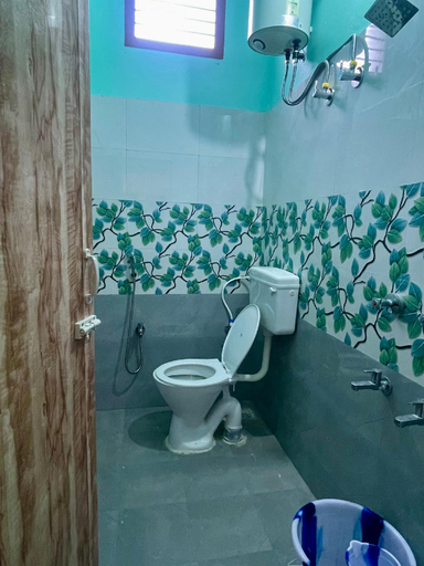 Bathroom, Neyo Guest House, Tiruvannamalai