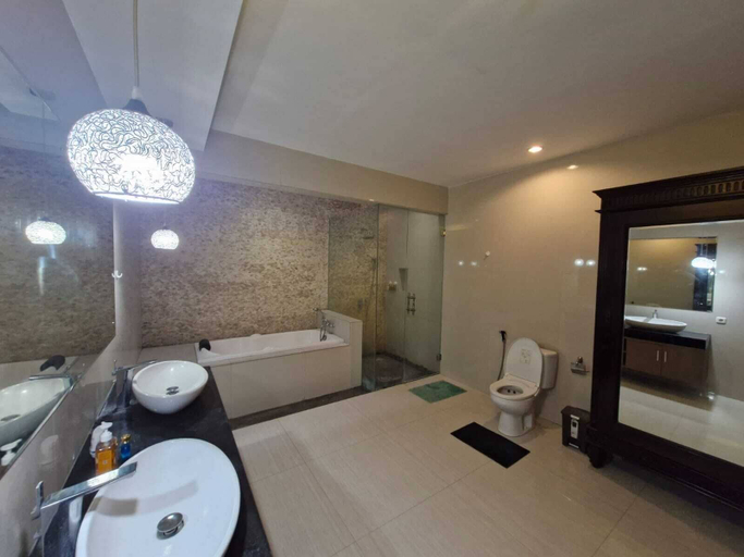 Bathroom 4, Max Guest House, Badung