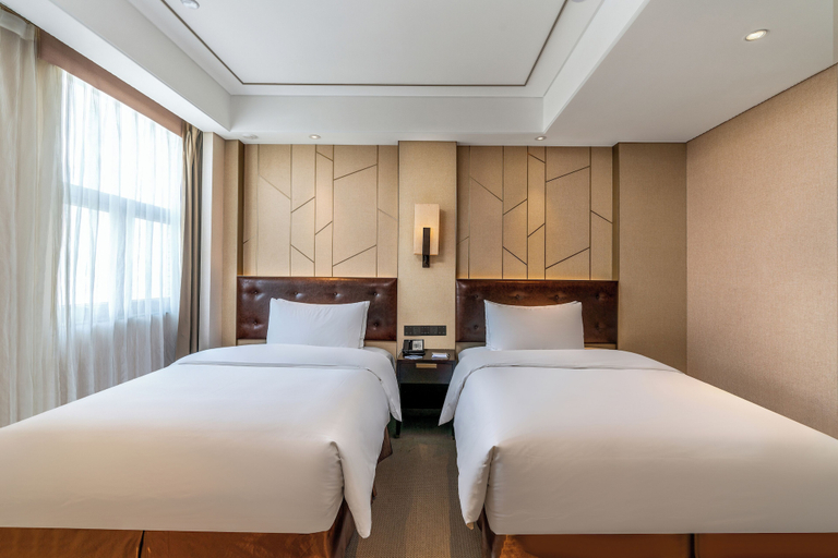 Bedroom 3, Imperial Dragon Bay Purejoy Hotel, Nanning