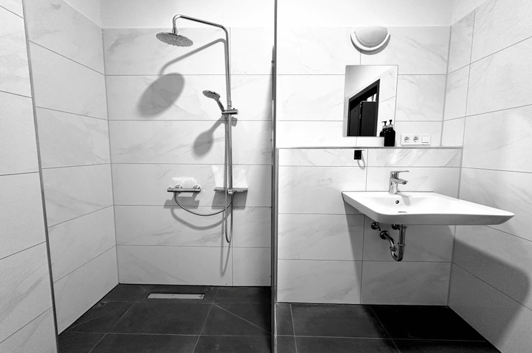 Bathroom 4, Hotel FFA 62, Berlin