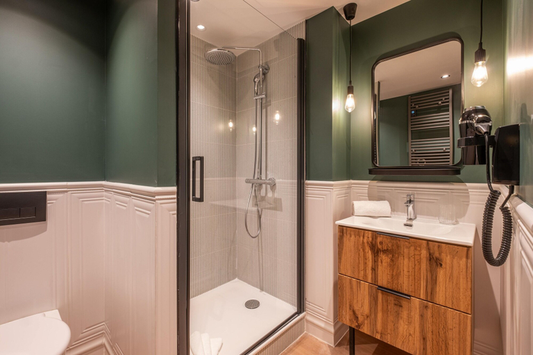 Bathroom 5, Montmartre Paris Suite, Paris