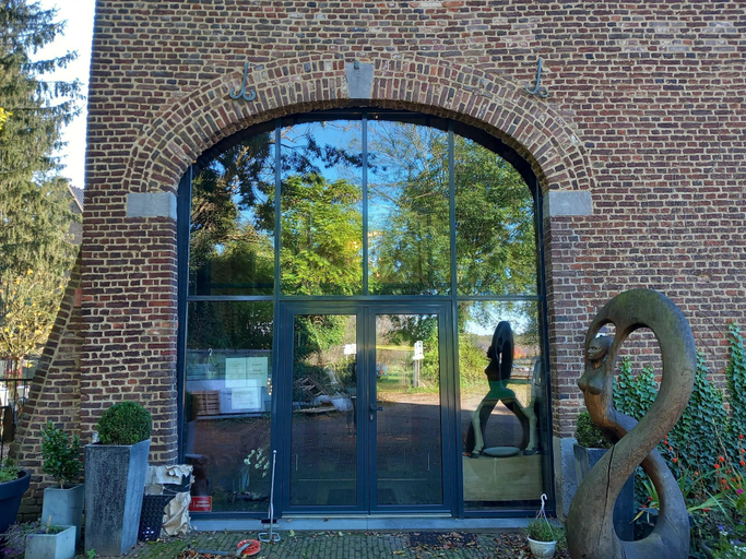 Others 4, Modern Comfort in a Central Spot, Eijsden