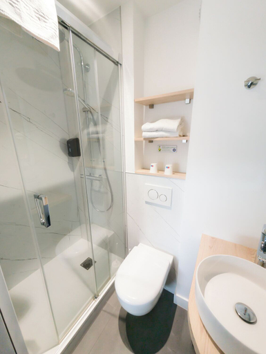 Bathroom 4, Hôtel Le Goëlo, Paimpol, Côtes-d'Armor