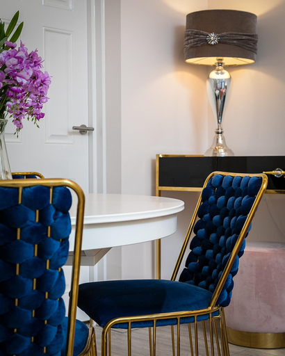 Others 5, Designer 1-bedroom in Kensington, London