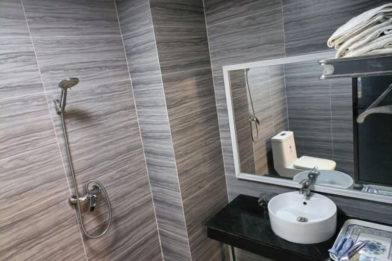 Bathroom 3, Haoping Birth House Business Hotel, Zibo