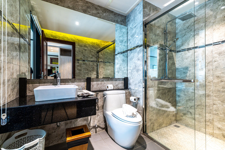 Bathroom 5, BJ Beachfront Hotel, Ko Yao District