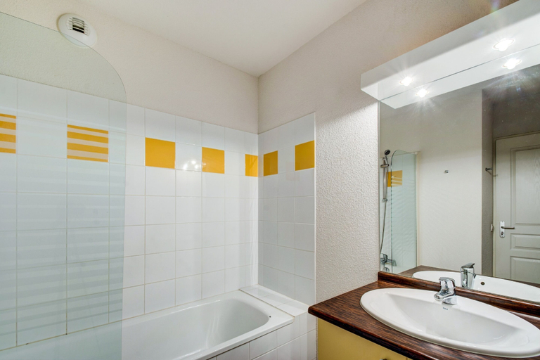 Bathroom 3, Vacancéole - Résidence Illixon, Haute-Garonne