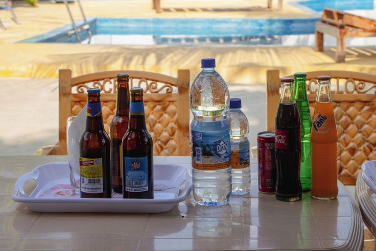 Food & Drinks, Uwende Villa Resort, Magharibi