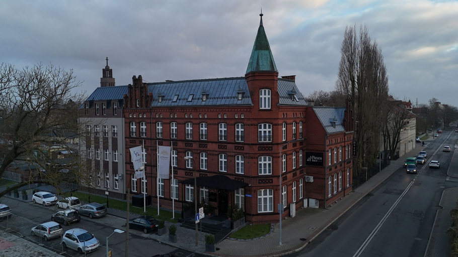 Exterior & Views