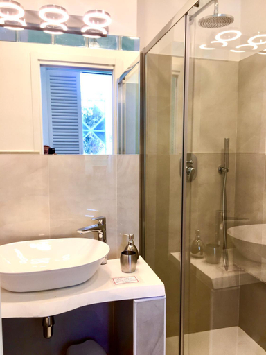 Bathroom 3, Villa La Terrazza Suites, Napoli