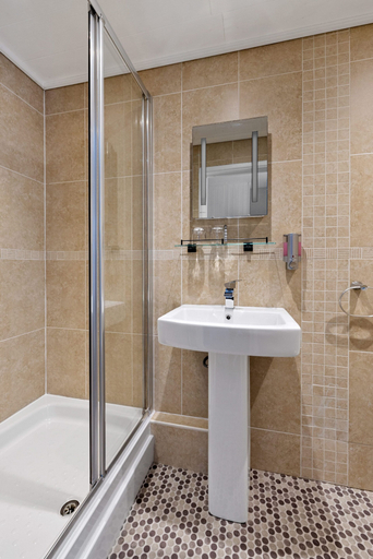 Bathroom 5, Imperial Plymouth, Plymouth