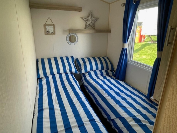 Room 5, 3 Bed-sleeps 8-pet Friendly-parking-sea View, Devon