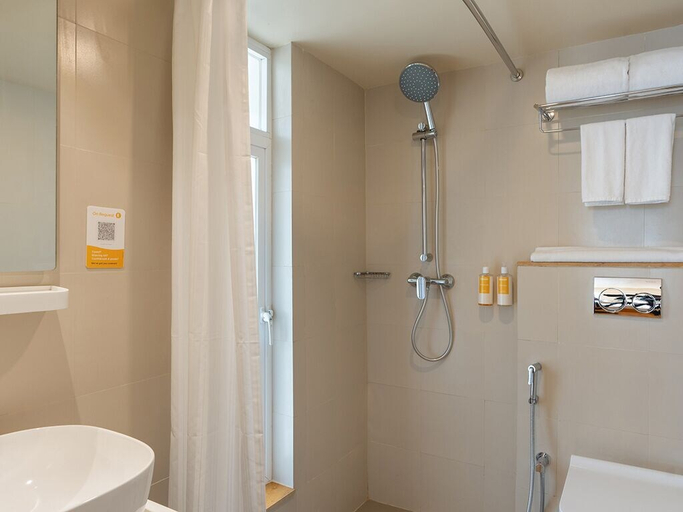 Bathroom 4, Bloom Hotel Saki Vihar, Mumbai Suburban