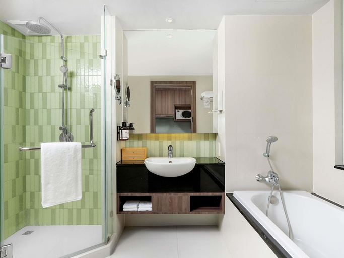 Bathroom 3, Novotel Living Bangkok Sukhumvit Legacy, Wattana