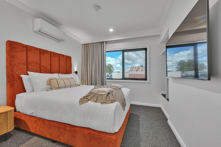 Bedroom 2, The Mac Orange, Orange